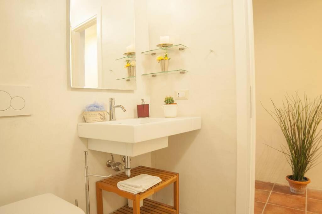 Cozy Macci Flat 4 People Near Santa Croce Square Apartment ฟลอเรนซ์ ภายนอก รูปภาพ
