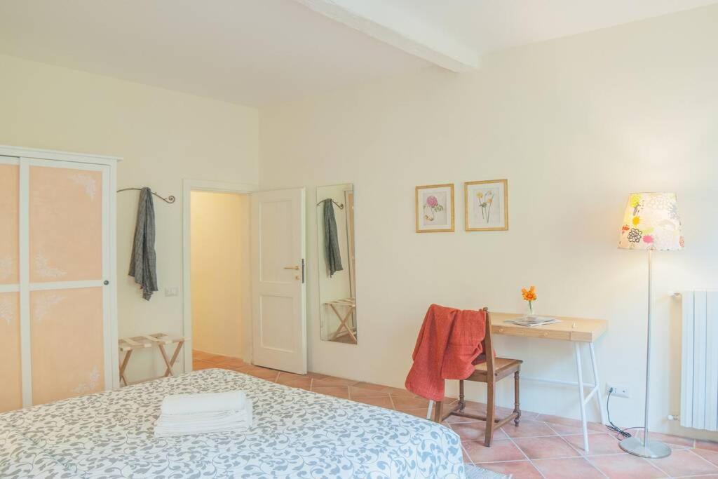 Cozy Macci Flat 4 People Near Santa Croce Square Apartment ฟลอเรนซ์ ภายนอก รูปภาพ