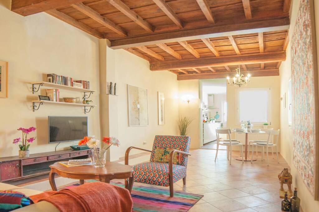 Cozy Macci Flat 4 People Near Santa Croce Square Apartment ฟลอเรนซ์ ภายนอก รูปภาพ